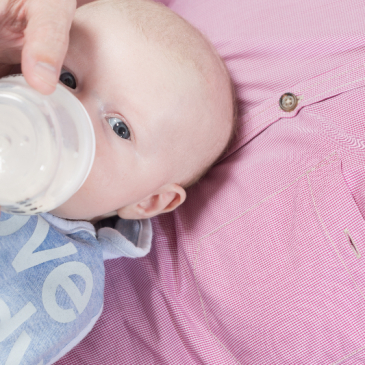 Should I Breastfeed Or Bottle Feed My Baby?